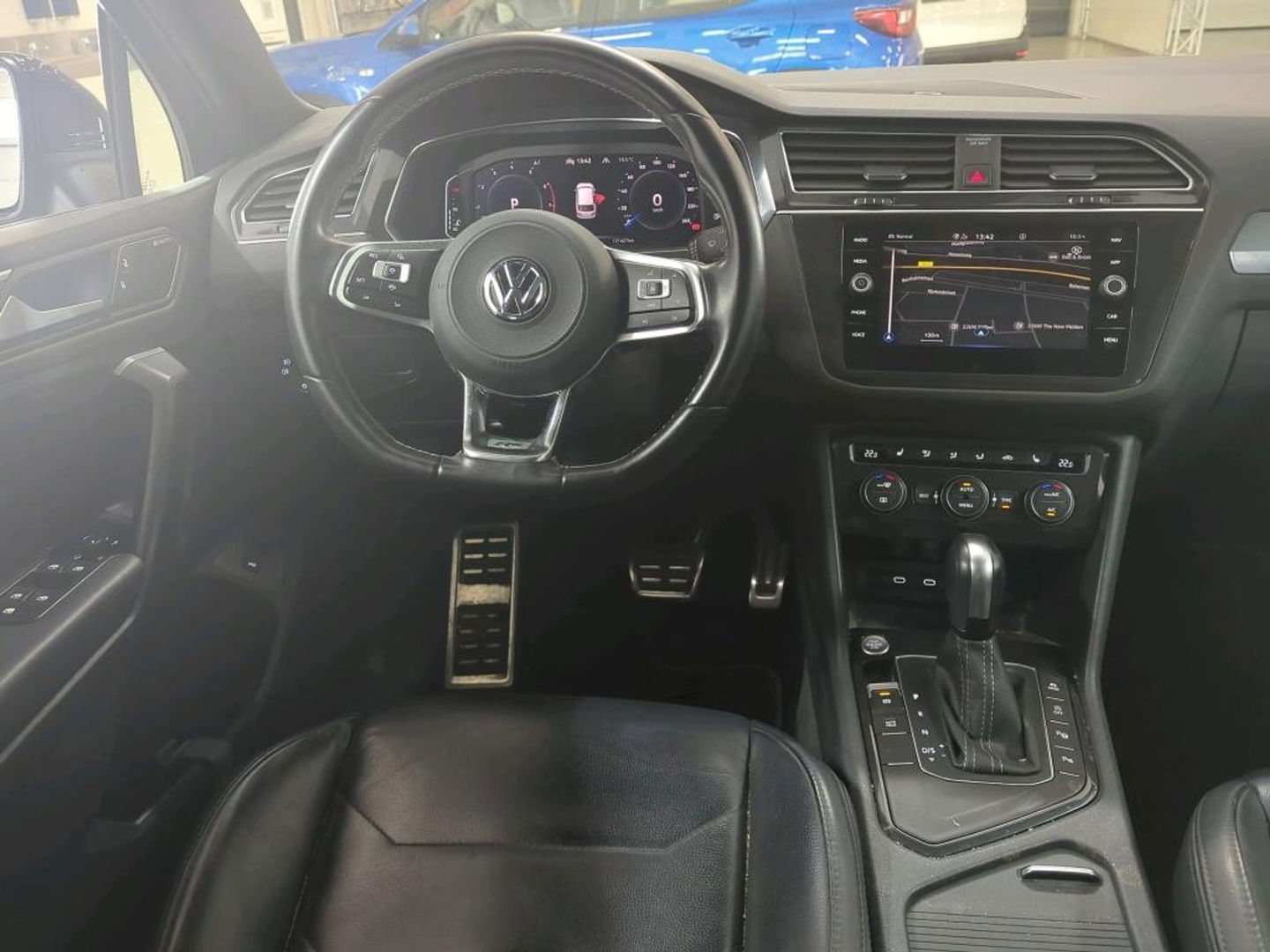 Volkswagen Tiguan Allspace 1.5 TSI HL Bus. R. | Pano | Dynn | Trekhaak | Led