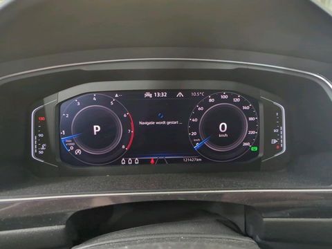 Volkswagen Tiguan Allspace 1.5 TSI HL Bus. R. | Pano | Dynn | Trekhaak | Led