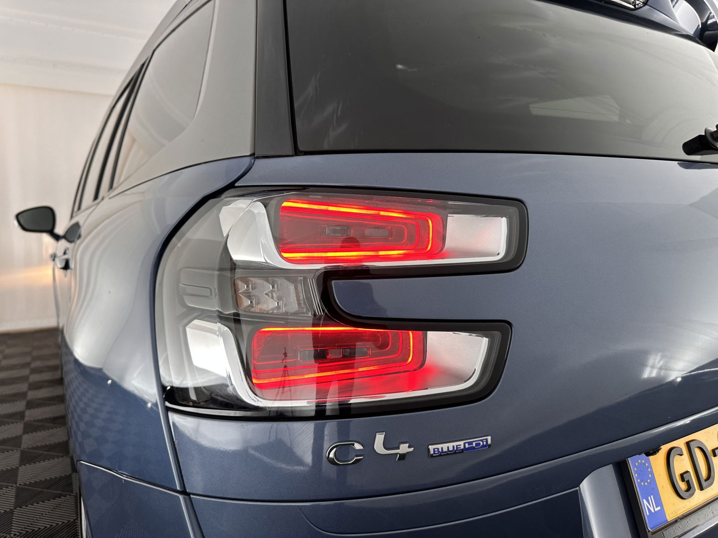 Citroën Grand C4 Picasso 1.6 BlueHDi Shine [ 7-Pers ] *NAVI-FULLMAP | DIGI-COCKPIT | CAMERA | COMFORT-SEATS | KEYLESS | ECC | TOWBAR | PDC | CRUISE | 17''ALU*