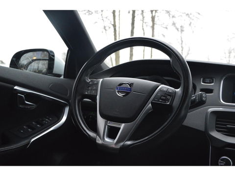 Volvo V40 T4 Automaat R-Design | 180PK | Parkeersensoren | Navigatie | Bluetooth streaming
