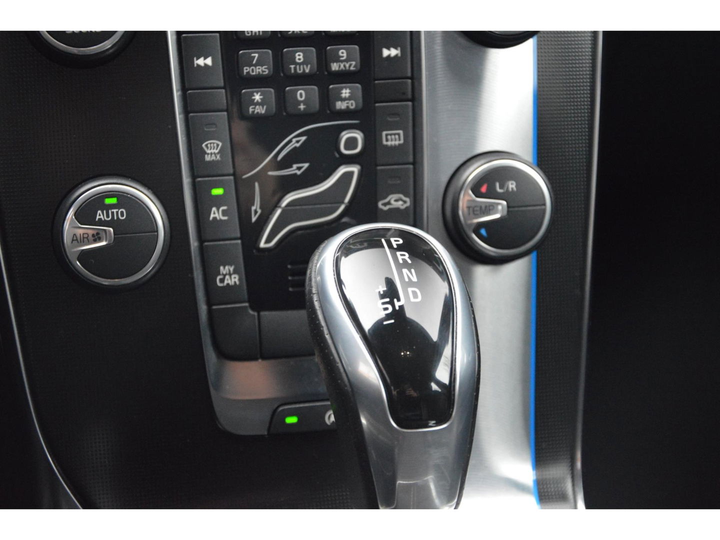 Volvo V40 T4 Automaat R-Design | 180PK | Parkeersensoren | Navigatie | Bluetooth streaming