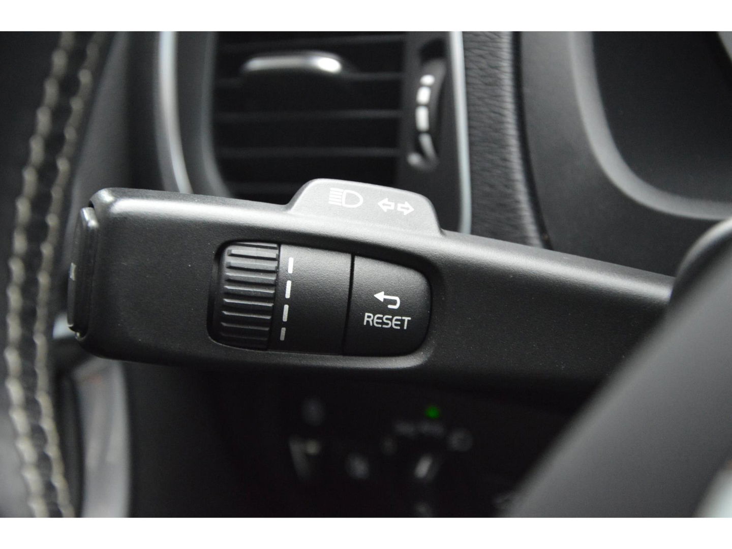 Volvo V40 T4 Automaat R-Design | 180PK | Parkeersensoren | Navigatie | Bluetooth streaming