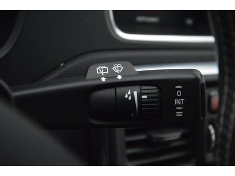 Volvo V40 T4 Automaat R-Design | 180PK | Parkeersensoren | Navigatie | Bluetooth streaming