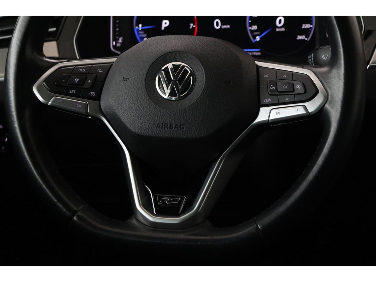Volkswagen Passat 1.5 TSI R Line | Stoelverwarming | Matrix LED | Adaptive cruise | Carplay | Leder/Alcantara | Navigatie | Parkeerhulp