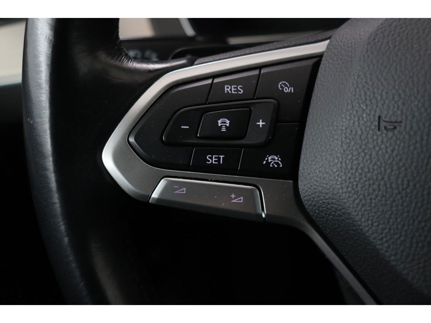 Volkswagen Passat 1.5 TSI R Line | Stoelverwarming | Matrix LED | Adaptive cruise | Carplay | Leder/Alcantara | Navigatie | Parkeerhulp