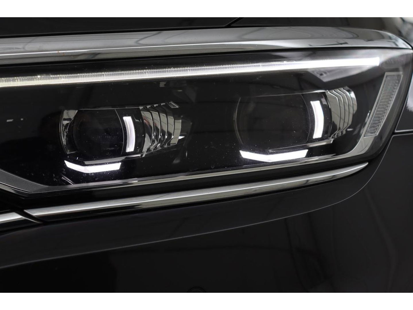 Volkswagen Passat 1.5 TSI R Line | Stoelverwarming | Matrix LED | Adaptive cruise | Carplay | Leder/Alcantara | Navigatie | Parkeerhulp