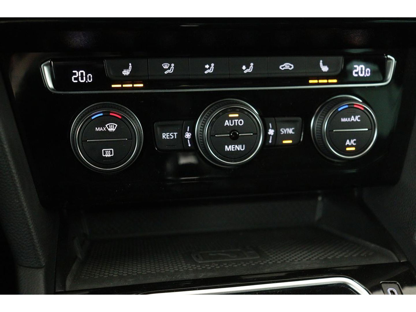 Volkswagen Passat 1.5 TSI R Line | Stoelverwarming | Matrix LED | Adaptive cruise | Carplay | Leder/Alcantara | Navigatie | Parkeerhulp