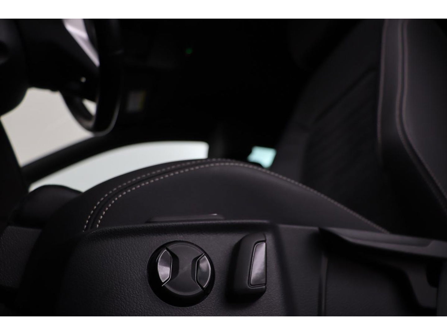 Volkswagen Passat 1.5 TSI R Line | Stoelverwarming | Matrix LED | Adaptive cruise | Carplay | Leder/Alcantara | Navigatie | Parkeerhulp
