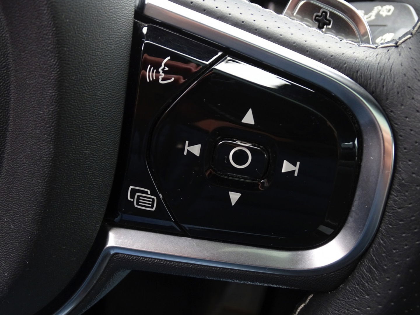 Volvo XC90 2.0 D5 225PK automaat AWD / R-Design / LED