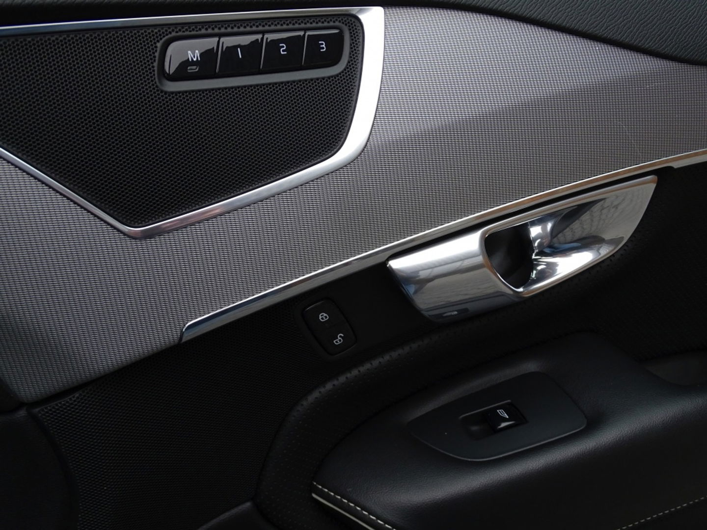 Volvo XC90 2.0 D5 225PK automaat AWD / R-Design / LED