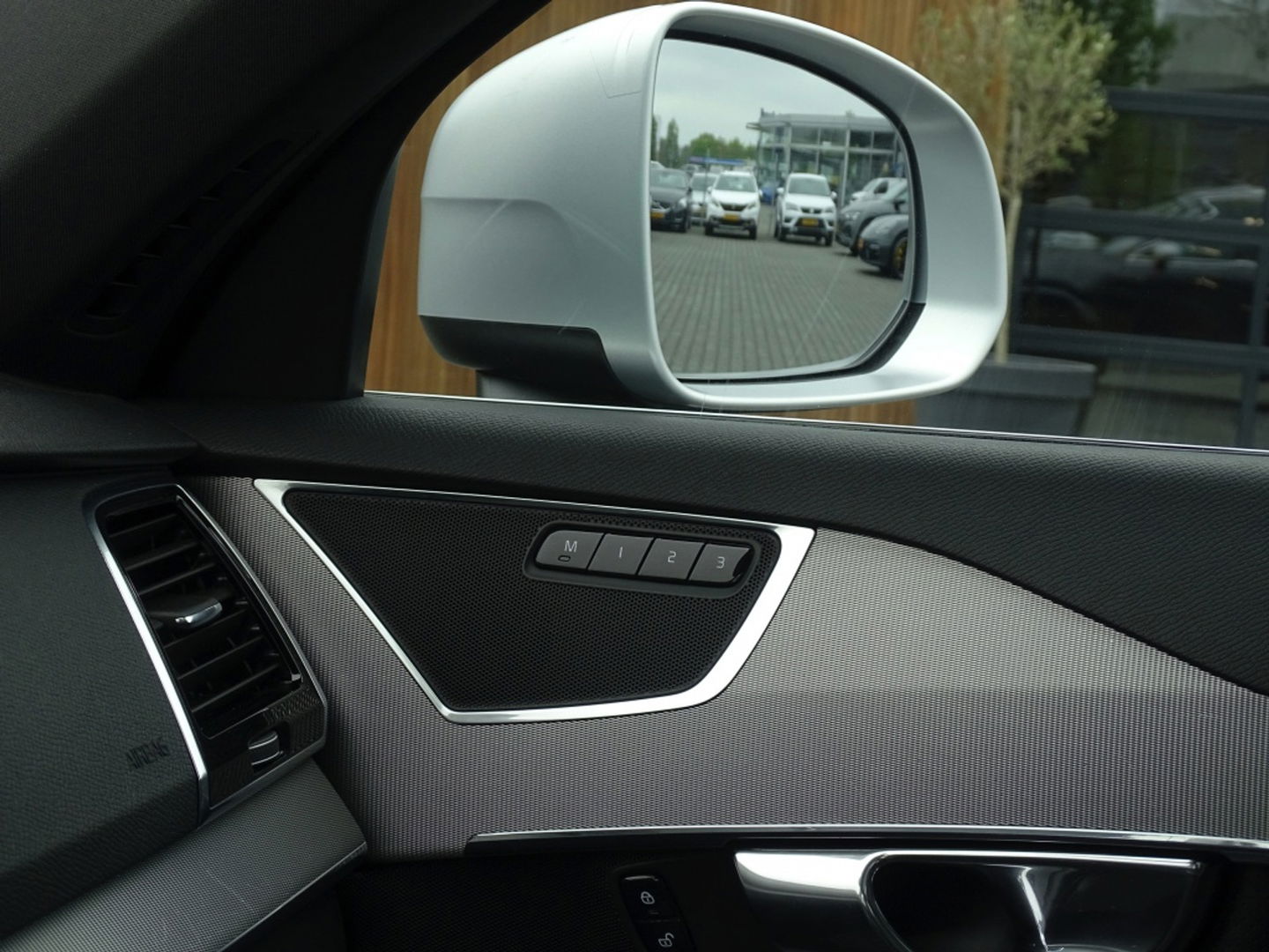 Volvo XC90 2.0 D5 225PK automaat AWD / R-Design / LED
