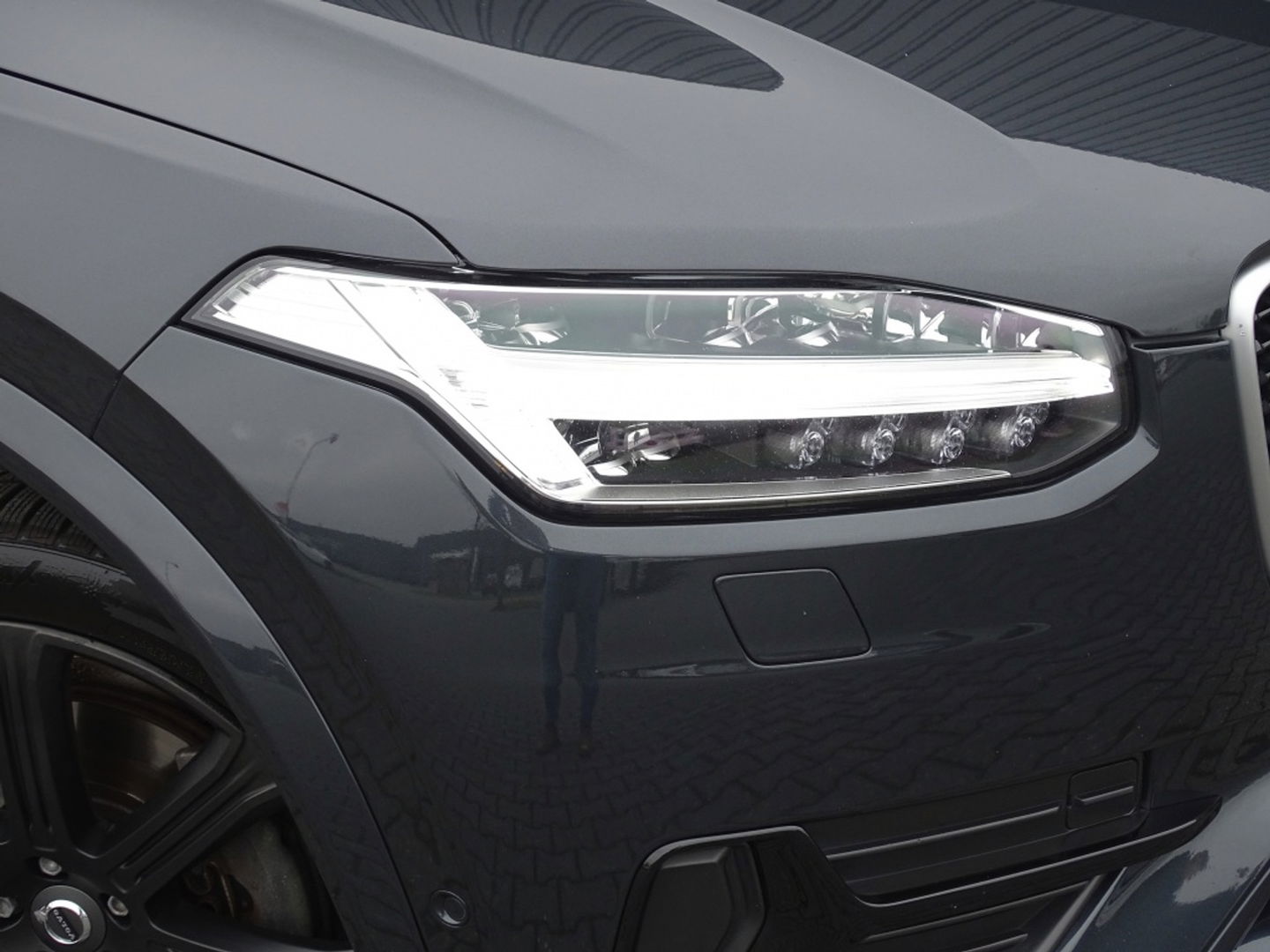 Volvo XC90 2.0 D5 225PK automaat AWD / R-Design / LED