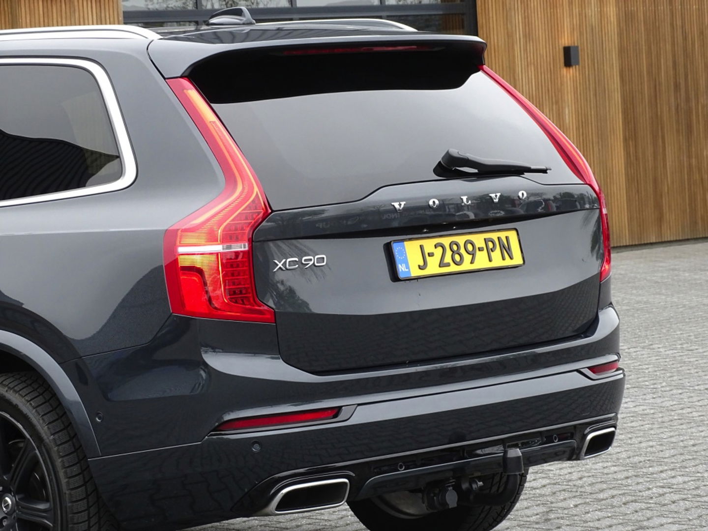 Volvo XC90 2.0 D5 225PK automaat AWD / R-Design / LED