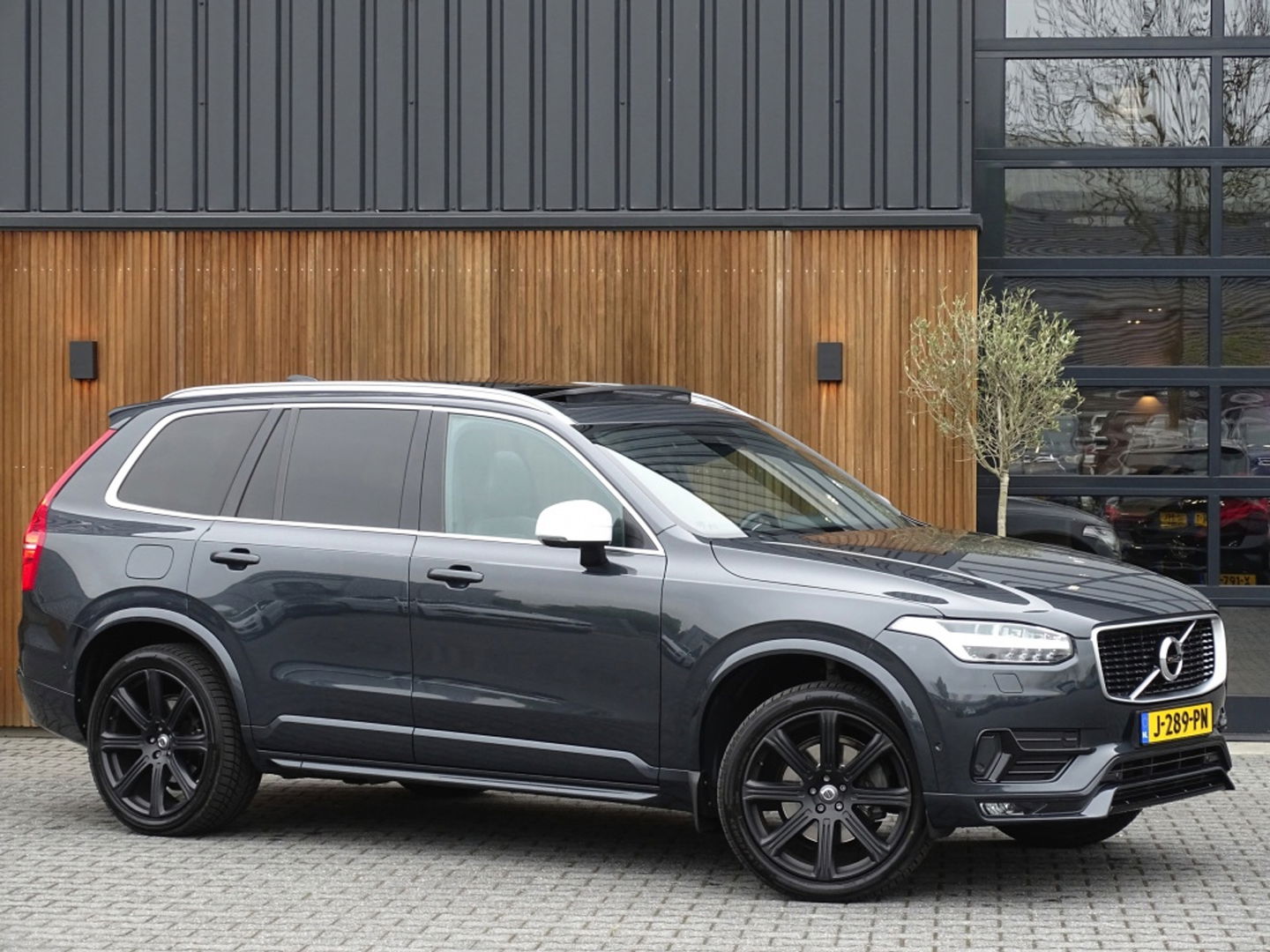Volvo XC90 2.0 D5 225PK automaat AWD / R-Design / LED
