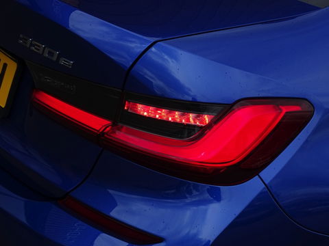 BMW 3-serie 330e 292PK / High Executive / M-sport / LASER