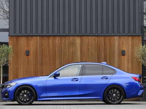 BMW 3-serie 330e 292PK / High Executive / M-sport / LASER