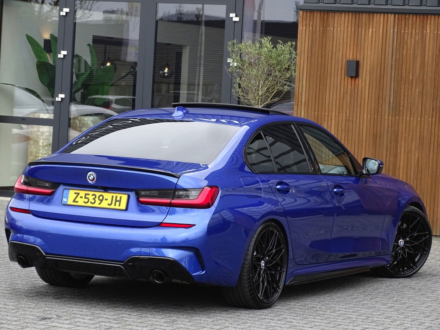 BMW 3-serie 330e 292PK / High Executive / M-sport / LASER