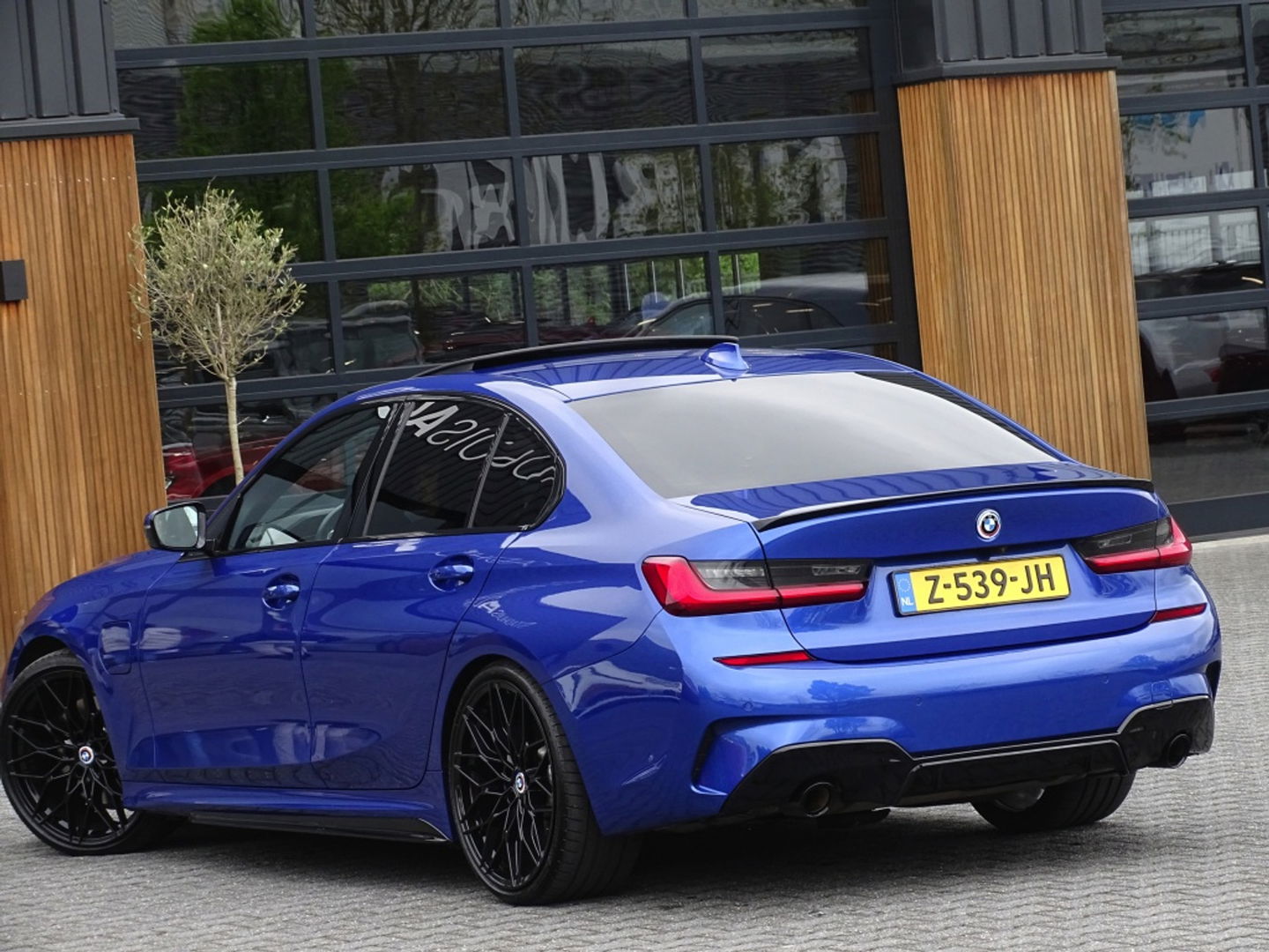 BMW 3-serie 330e 292PK / High Executive / M-sport / LASER