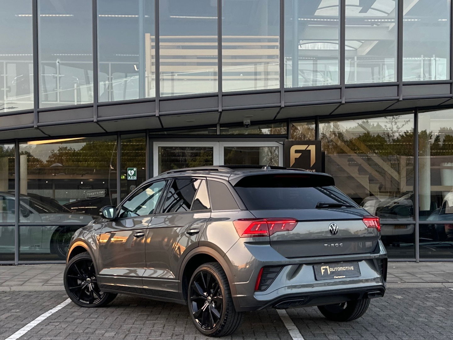 Volkswagen T-Roc 1.5 TSI R-Line Pano|Keyless|Sfeer|Camera|IQ