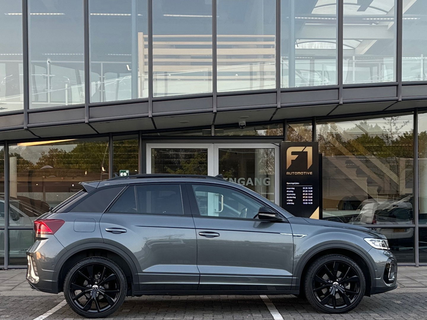 Volkswagen T-Roc 1.5 TSI R-Line Pano|Keyless|Sfeer|Camera|IQ