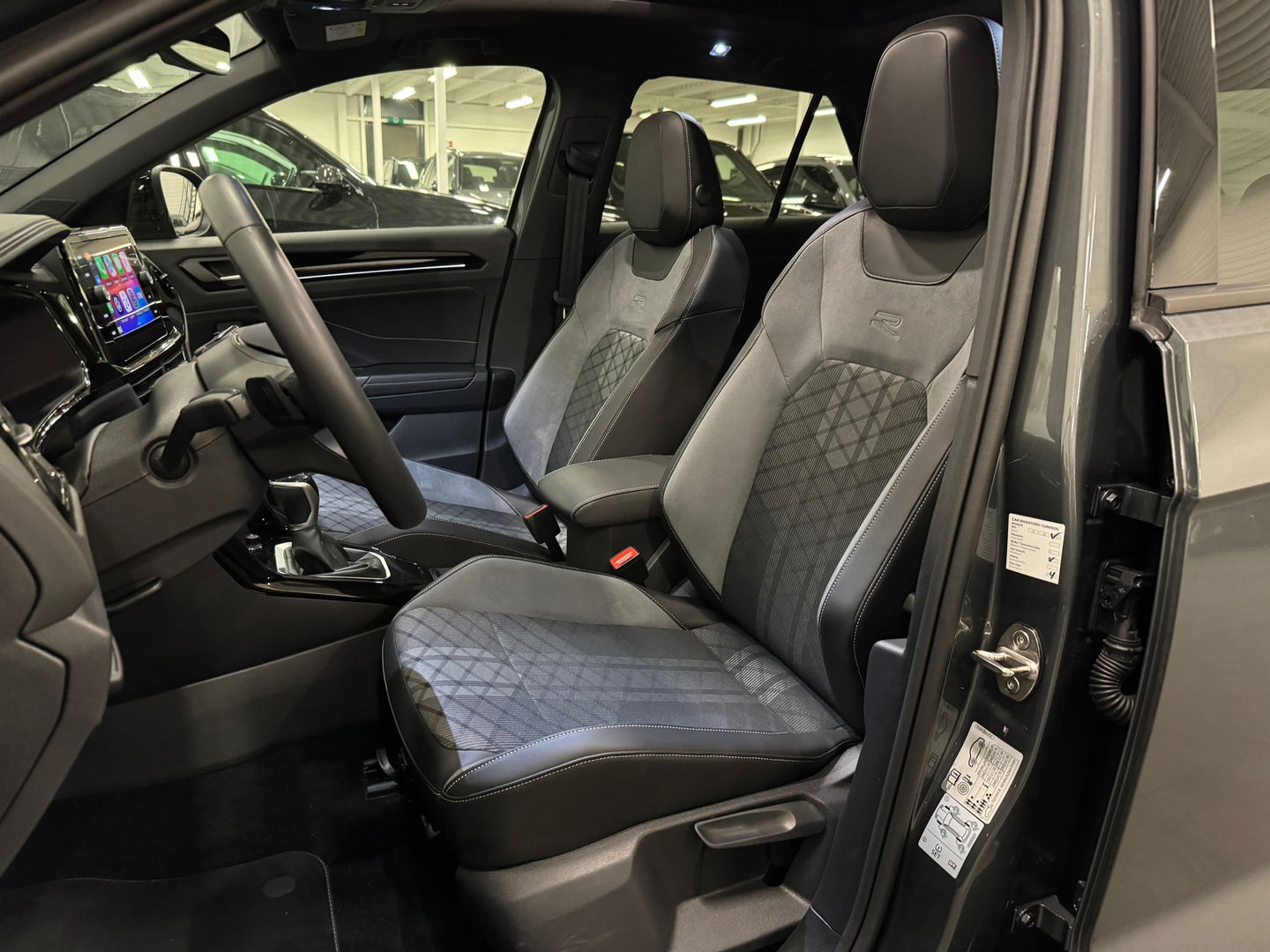 Volkswagen T-Roc 1.5 TSI R-Line Pano|Keyless|Sfeer|Camera|IQ