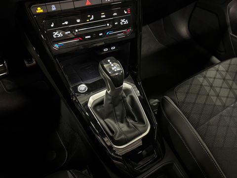 Volkswagen T-Roc 1.5 TSI R-Line Pano|Keyless|Sfeer|Camera|IQ