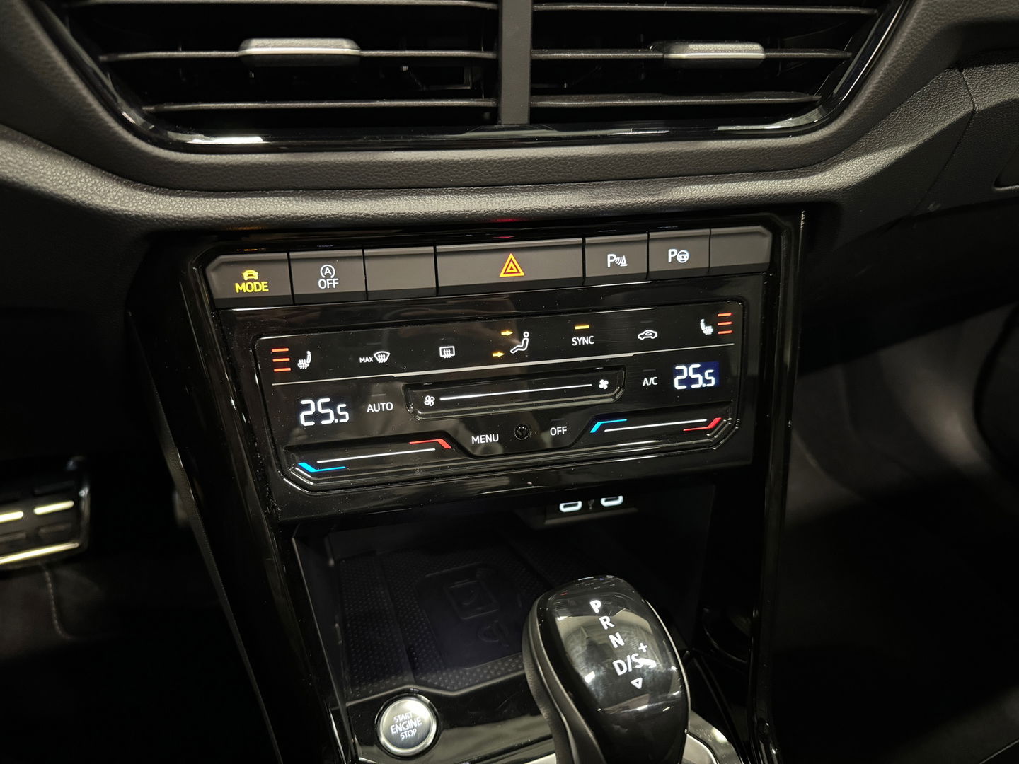Volkswagen T-Roc 1.5 TSI R-Line Pano|Keyless|Sfeer|Camera|IQ