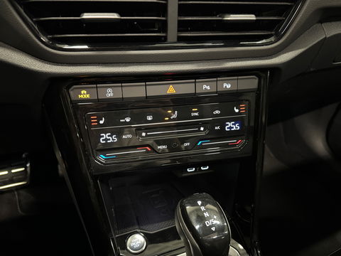 Volkswagen T-Roc 1.5 TSI R-Line Pano|Keyless|Sfeer|Camera|IQ