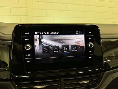 Volkswagen T-Roc 1.5 TSI R-Line Pano|Keyless|Sfeer|Camera|IQ