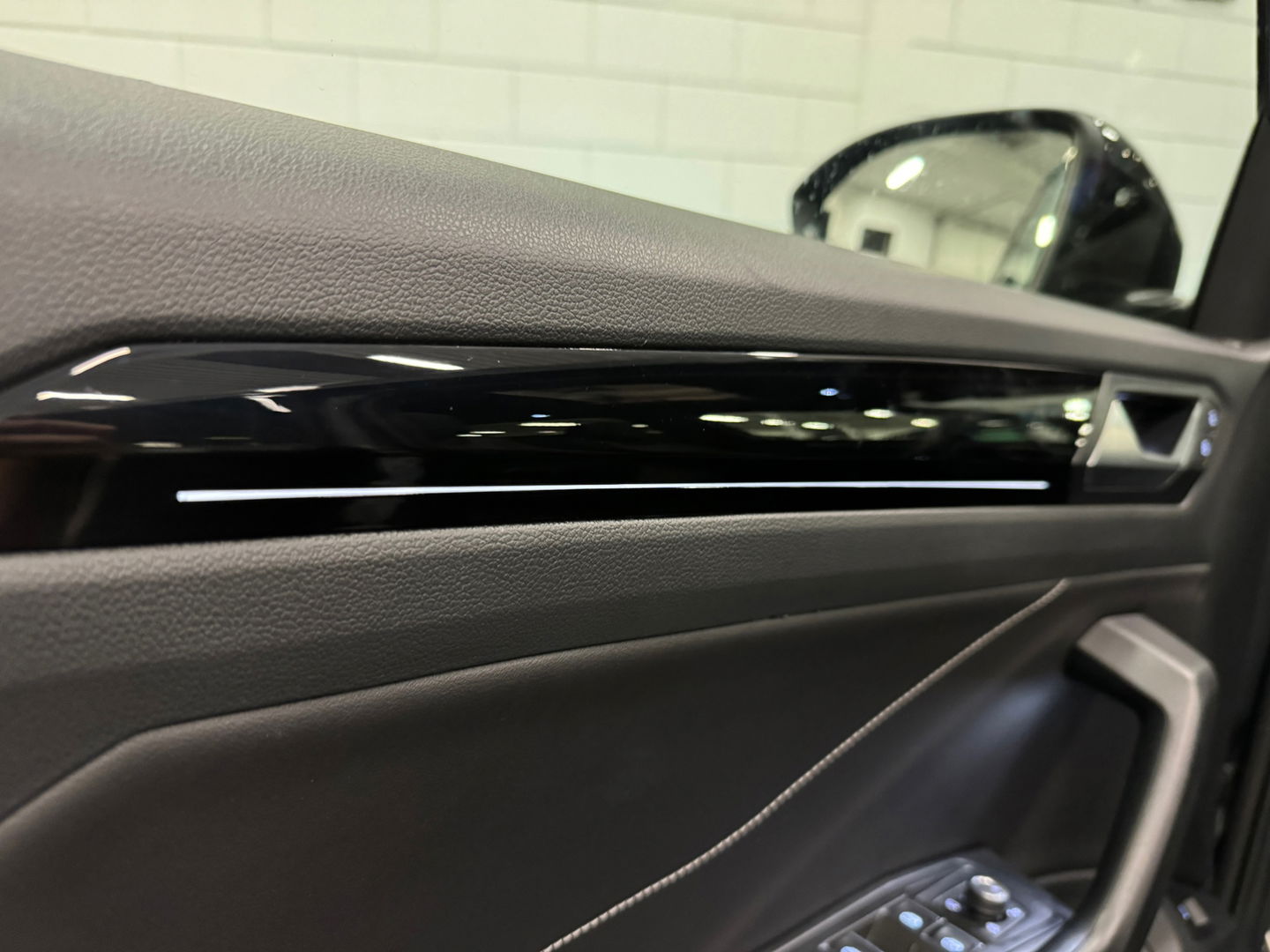 Volkswagen T-Roc 1.5 TSI R-Line Pano|Keyless|Sfeer|Camera|IQ