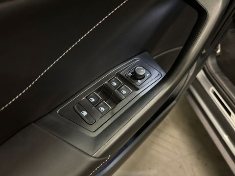 Volkswagen T-Roc 1.5 TSI R-Line Pano|Keyless|Sfeer|Camera|IQ