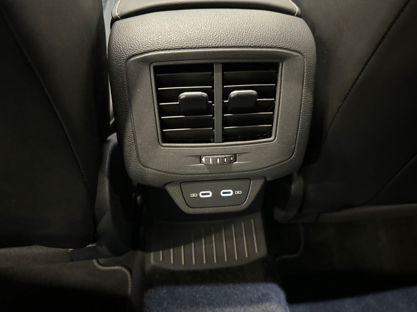 Volkswagen T-Roc 1.5 TSI R-Line Pano|Keyless|Sfeer|Camera|IQ