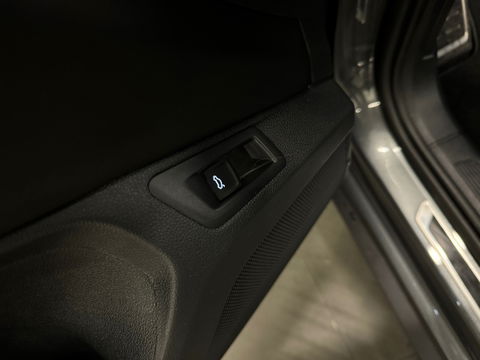 Volkswagen T-Roc 1.5 TSI R-Line Pano|Keyless|Sfeer|Camera|IQ
