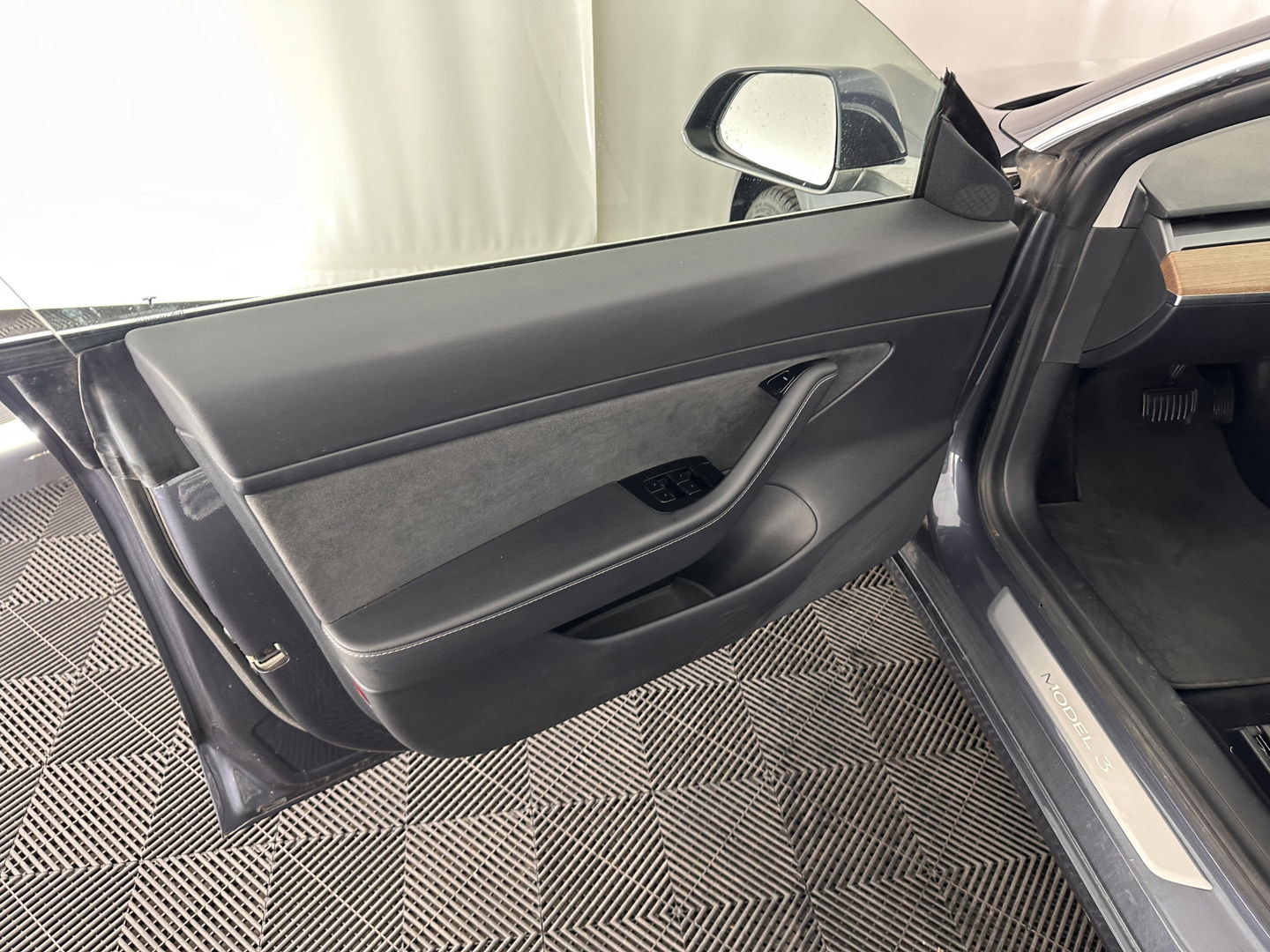 Tesla Model 3 Standard RWD Plus 60 kWh [ 3-Fase ] (INCL-BTW) Aut. *PANO | AUTO-PILOT | NAPPA-LEATHER | KEYLESS | FULL-LED | MEMORY-PACK | SURROUND-VIEW | DAB | CARPLAY | DIGI-COCKPIT | LANE-ASSIST | HEATED-COMFORT-SEATS | 19"ALU*