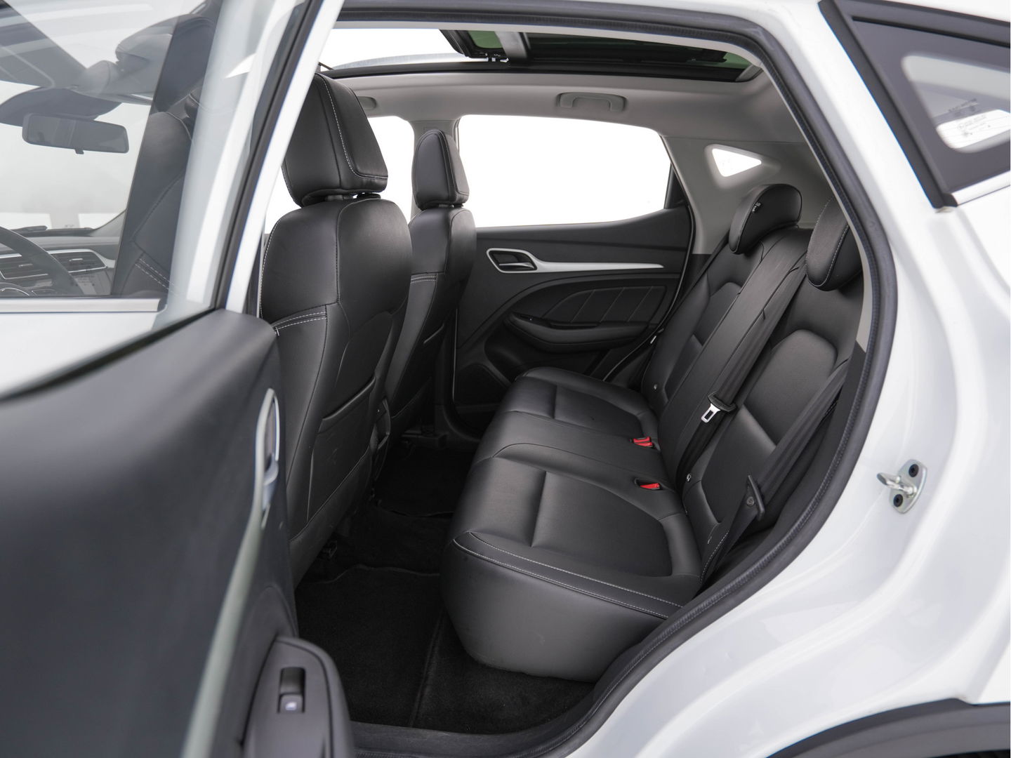 MG ZS EV Luxury 45 kWh (INCL-BTW) *PANO | FULL-LEATHER | CCS-FASTLOADER | KEYLESS | NAVI-FULLMAP | ADAPTIVE-CRUISE | CAMERA | HEATED-SPORT-SEATS | CARPLAY | BLINDSPOT | DAB | LANE-ASSIST | 17"ALU*