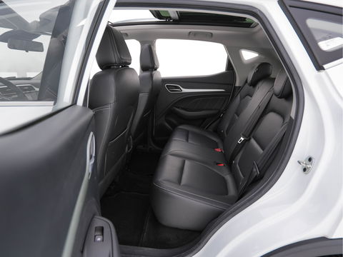 MG ZS EV Luxury 45 kWh (INCL-BTW) *PANO | FULL-LEATHER | CCS-FASTLOADER | KEYLESS | NAVI-FULLMAP | ADAPTIVE-CRUISE | CAMERA | HEATED-SPORT-SEATS | CARPLAY | BLINDSPOT | DAB | LANE-ASSIST | 17"ALU*