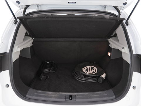 MG ZS EV Luxury 45 kWh (INCL-BTW) *PANO | FULL-LEATHER | CCS-FASTLOADER | KEYLESS | NAVI-FULLMAP | ADAPTIVE-CRUISE | CAMERA | HEATED-SPORT-SEATS | CARPLAY | BLINDSPOT | DAB | LANE-ASSIST | 17"ALU*