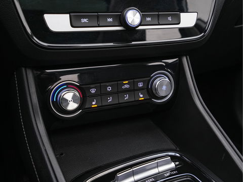 MG ZS EV Luxury 45 kWh (INCL-BTW) *PANO | FULL-LEATHER | CCS-FASTLOADER | KEYLESS | NAVI-FULLMAP | ADAPTIVE-CRUISE | CAMERA | HEATED-SPORT-SEATS | CARPLAY | BLINDSPOT | DAB | LANE-ASSIST | 17"ALU*