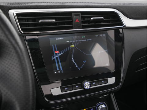 MG ZS EV Luxury 45 kWh (INCL-BTW) *PANO | FULL-LEATHER | CCS-FASTLOADER | KEYLESS | NAVI-FULLMAP | ADAPTIVE-CRUISE | CAMERA | HEATED-SPORT-SEATS | CARPLAY | BLINDSPOT | DAB | LANE-ASSIST | 17"ALU*