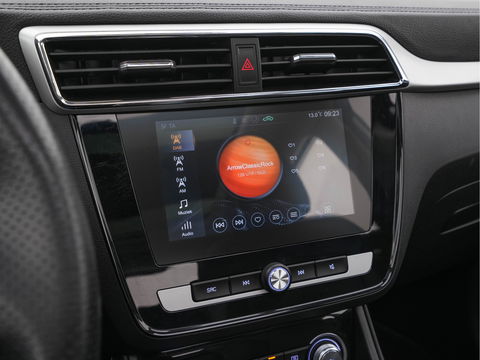 MG ZS EV Luxury 45 kWh (INCL-BTW) *PANO | FULL-LEATHER | CCS-FASTLOADER | KEYLESS | NAVI-FULLMAP | ADAPTIVE-CRUISE | CAMERA | HEATED-SPORT-SEATS | CARPLAY | BLINDSPOT | DAB | LANE-ASSIST | 17"ALU*