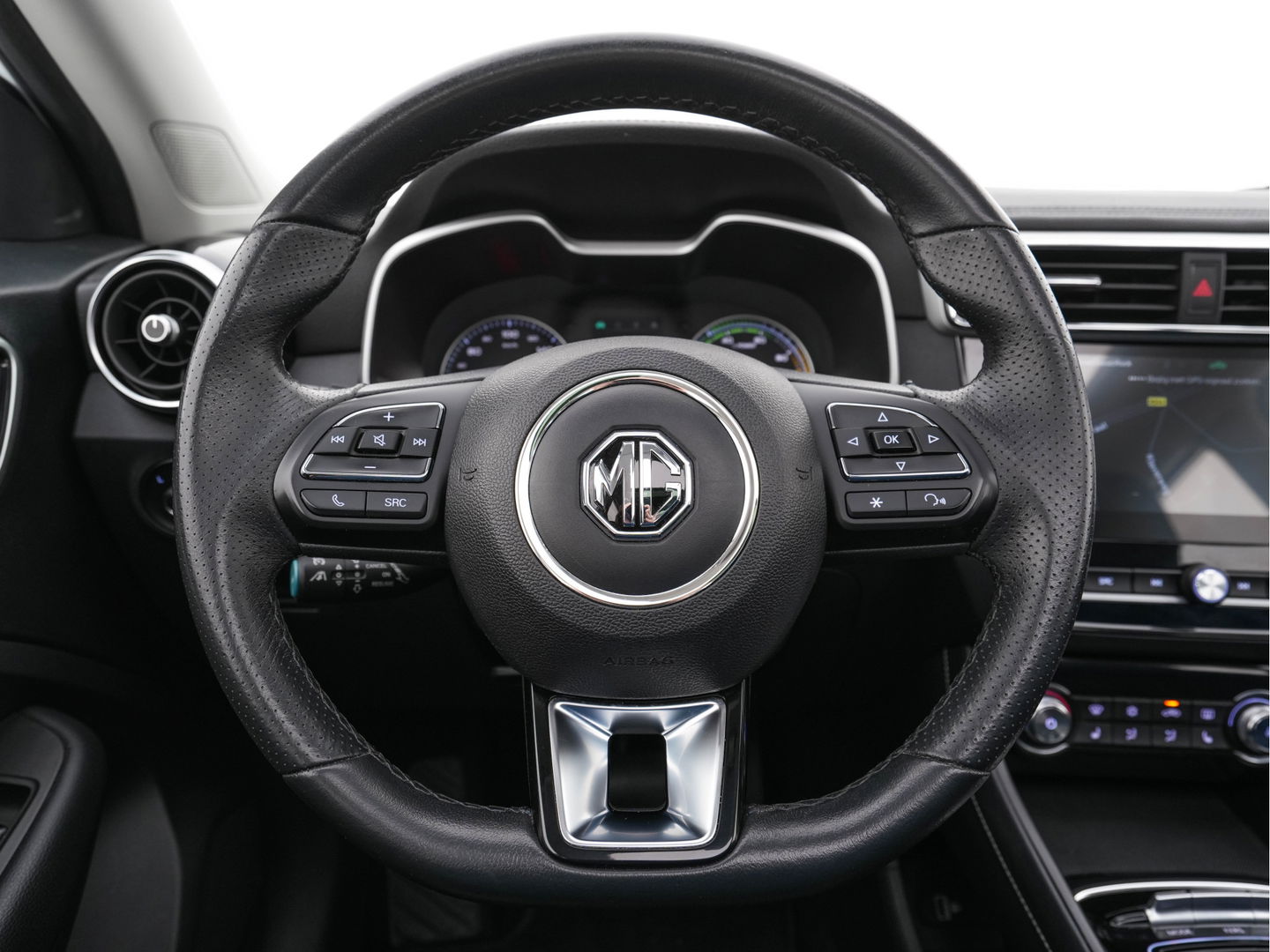 MG ZS EV Luxury 45 kWh (INCL-BTW) *PANO | FULL-LEATHER | CCS-FASTLOADER | KEYLESS | NAVI-FULLMAP | ADAPTIVE-CRUISE | CAMERA | HEATED-SPORT-SEATS | CARPLAY | BLINDSPOT | DAB | LANE-ASSIST | 17"ALU*