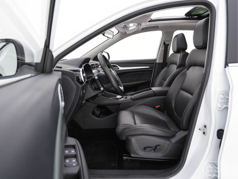 MG ZS EV Luxury 45 kWh (INCL-BTW) *PANO | FULL-LEATHER | CCS-FASTLOADER | KEYLESS | NAVI-FULLMAP | ADAPTIVE-CRUISE | CAMERA | HEATED-SPORT-SEATS | CARPLAY | BLINDSPOT | DAB | LANE-ASSIST | 17"ALU*