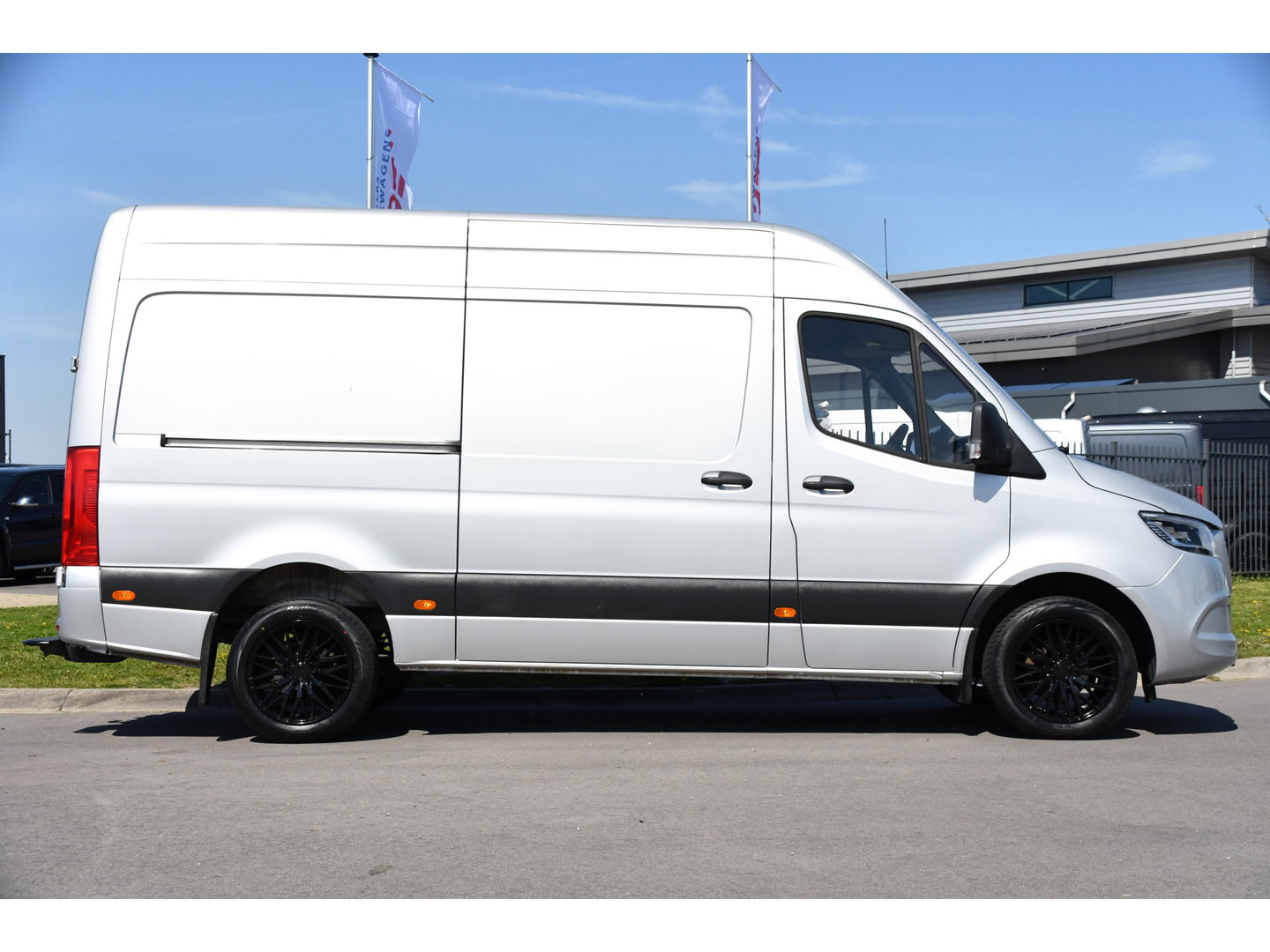 Mercedes-Benz Sprinter V6 319 3.0 CDI L2H2 PB Edition Camera, Cruise, Carplay, Stoelverwarming, Multimedia, LED, Automaat, Standkache, UNIEK!