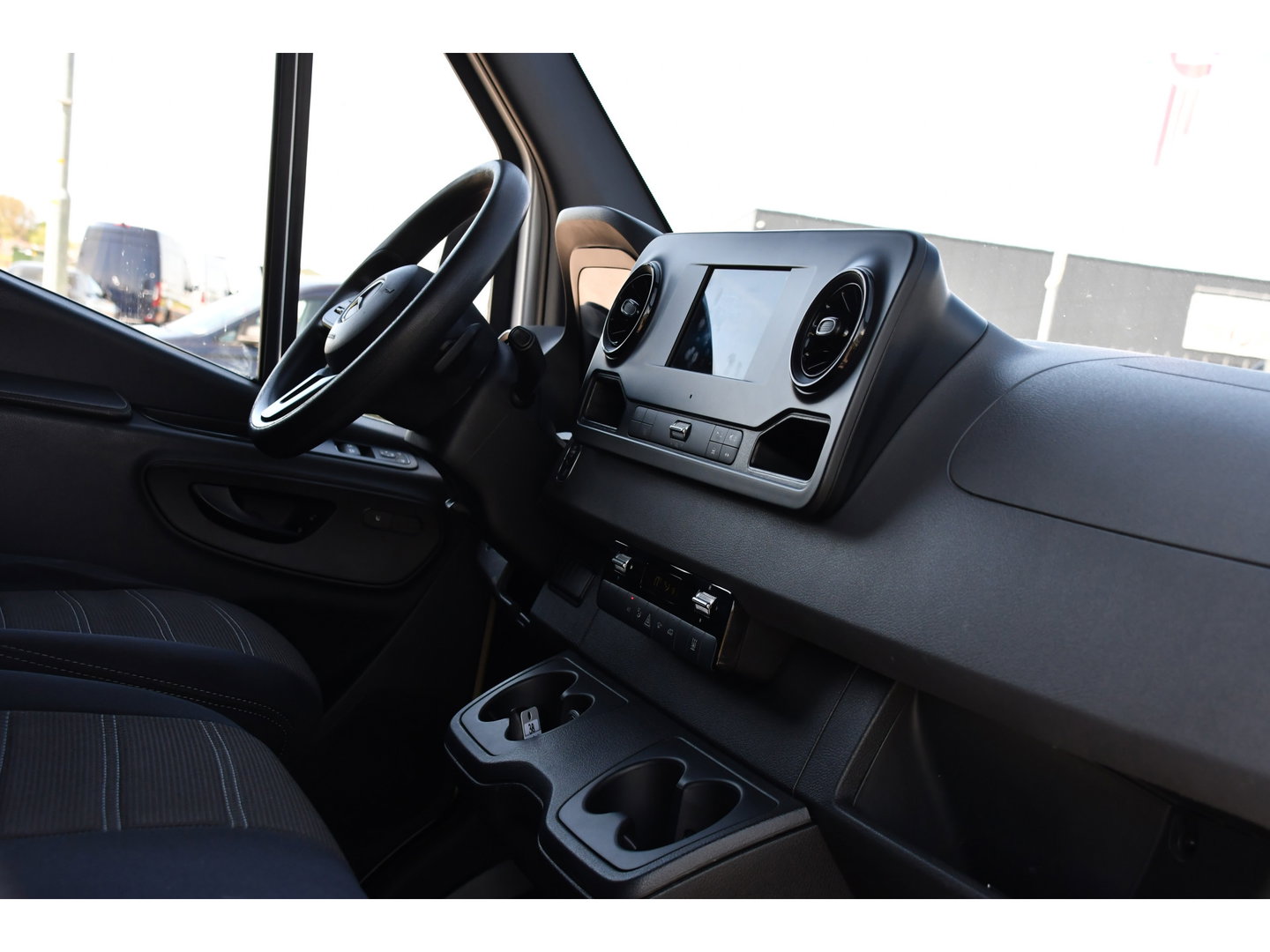 Mercedes-Benz Sprinter V6 319 3.0 CDI L2H2 PB Edition Camera, Cruise, Carplay, Stoelverwarming, Multimedia, LED, Automaat, Standkache, UNIEK!