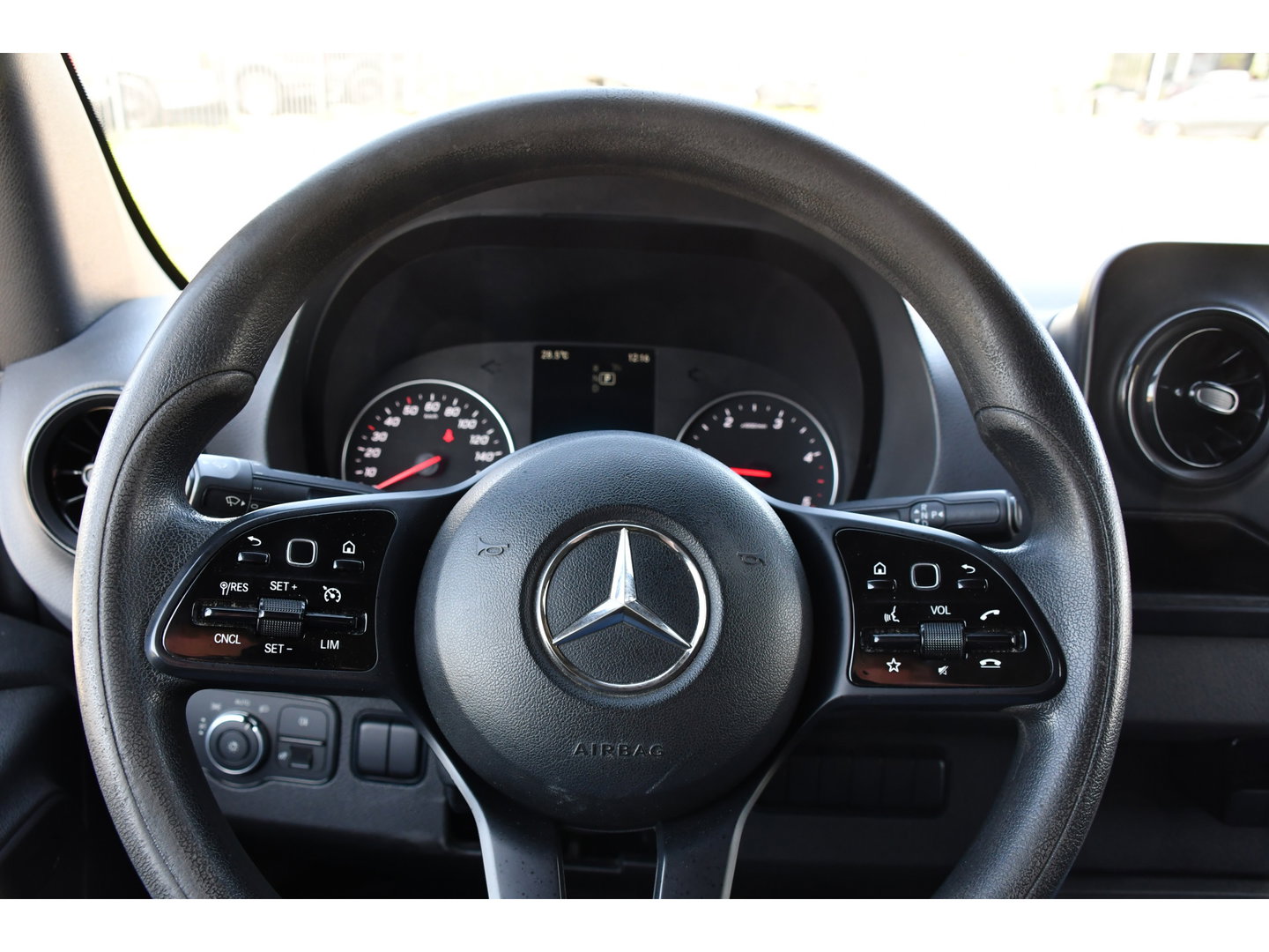 Mercedes-Benz Sprinter V6 319 3.0 CDI L2H2 PB Edition Camera, Cruise, Carplay, Stoelverwarming, Multimedia, LED, Automaat, Standkache, UNIEK!