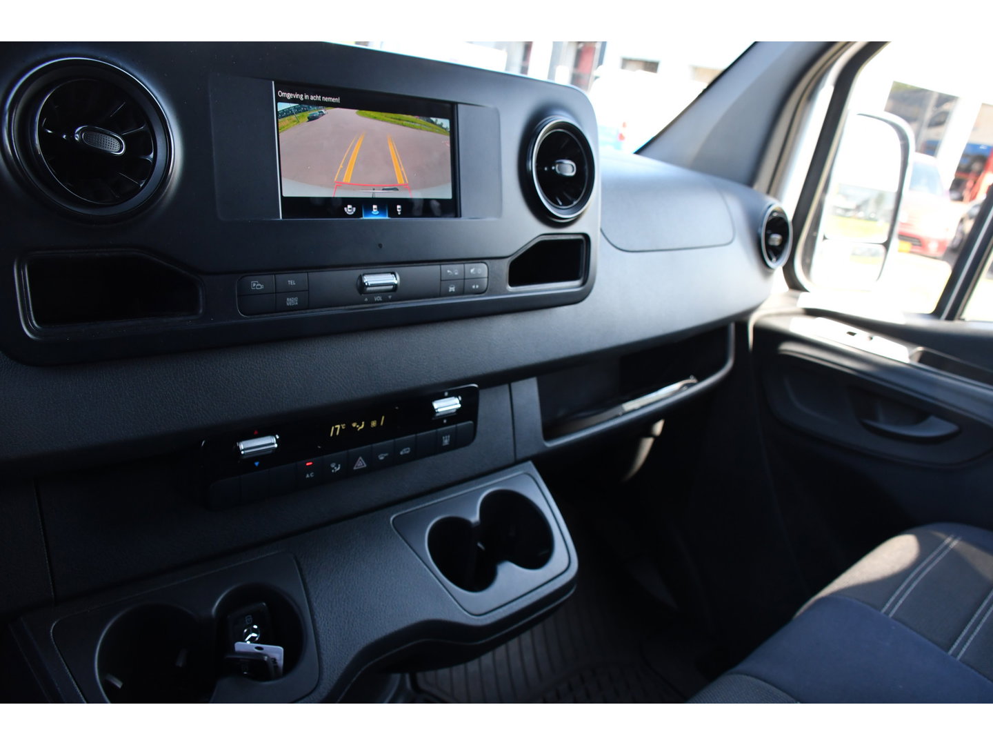 Mercedes-Benz Sprinter V6 319 3.0 CDI L2H2 PB Edition Camera, Cruise, Carplay, Stoelverwarming, Multimedia, LED, Automaat, Standkache, UNIEK!