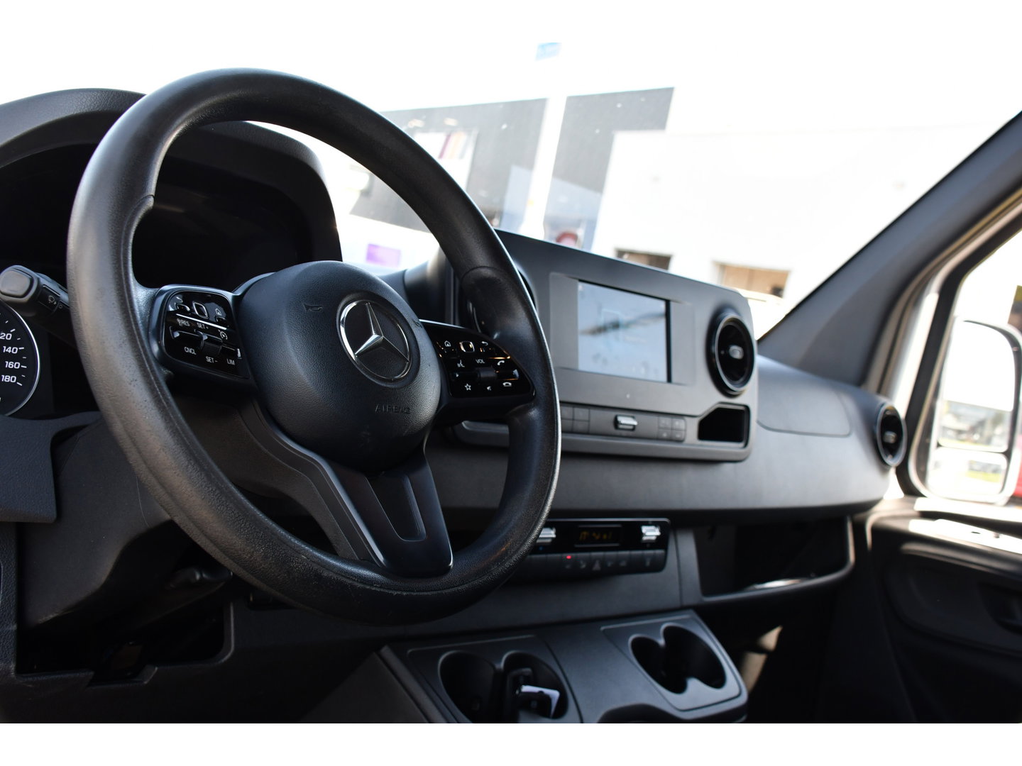 Mercedes-Benz Sprinter V6 319 3.0 CDI L2H2 PB Edition Camera, Cruise, Carplay, Stoelverwarming, Multimedia, LED, Automaat, Standkache, UNIEK!