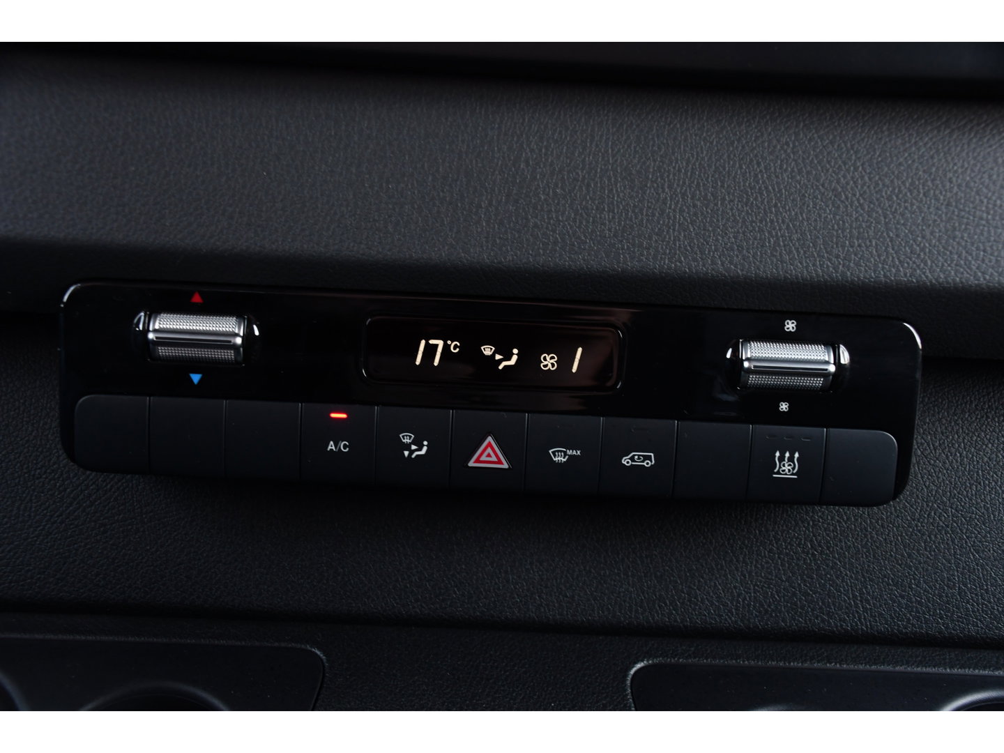 Mercedes-Benz Sprinter V6 319 3.0 CDI L2H2 PB Edition Camera, Cruise, Carplay, Stoelverwarming, Multimedia, LED, Automaat, Standkache, UNIEK!
