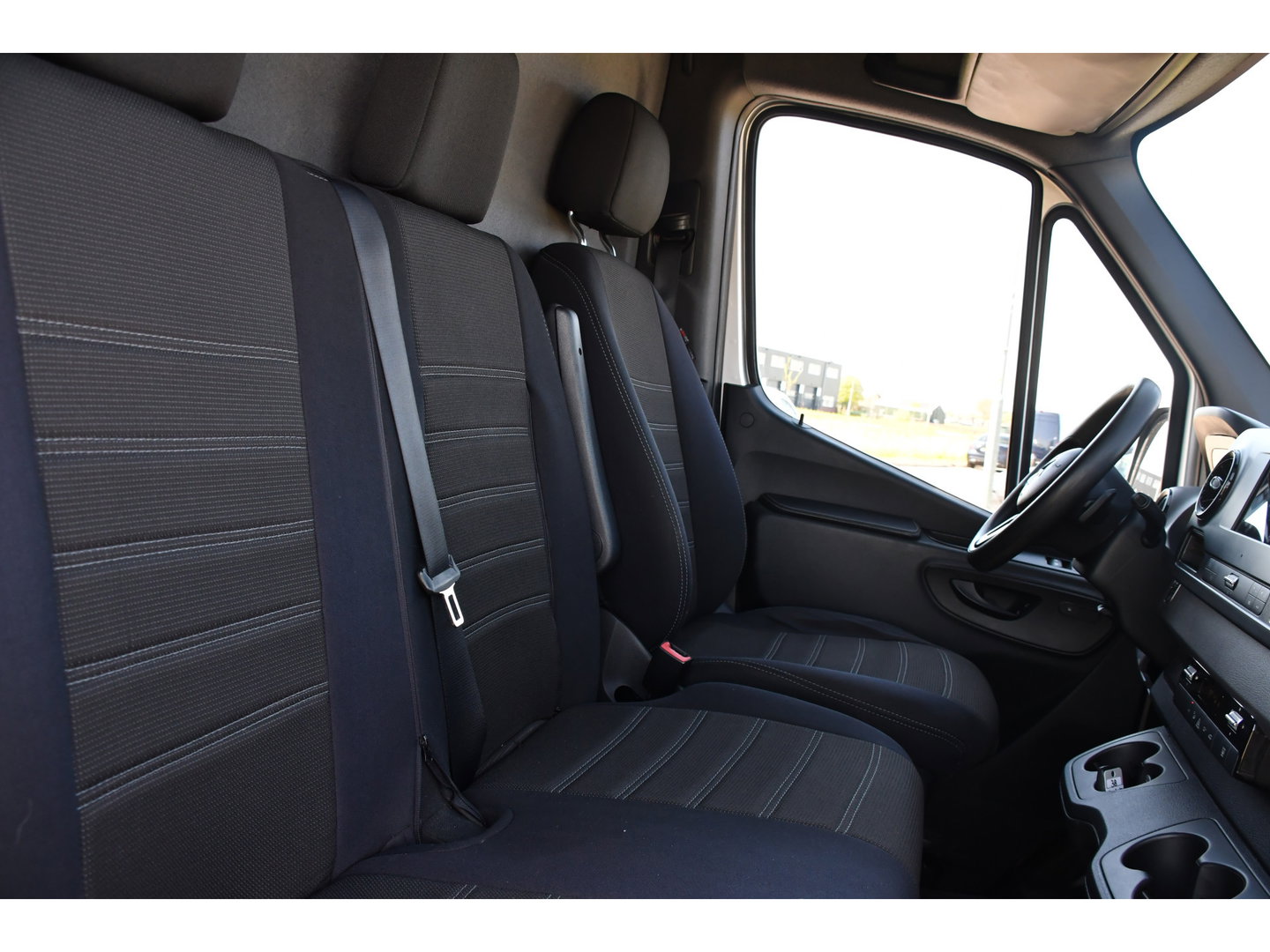 Mercedes-Benz Sprinter V6 319 3.0 CDI L2H2 PB Edition Camera, Cruise, Carplay, Stoelverwarming, Multimedia, LED, Automaat, Standkache, UNIEK!