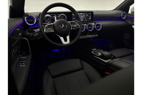 Mercedes-Benz CLA-Klasse 180 AMG Pano Sfeer Camera Carplay Virtual LED Trekhaak Cruise Navi Clima PDC Memory-Seats 18"LMV